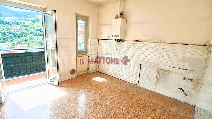 CAMPOMORONE, 6 vani, termoautonomo con balcone