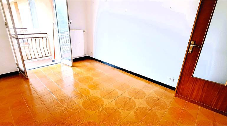 CERANESI, Luminoso Apartamento con Balcón y Garaje