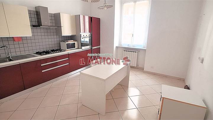 FOCE, GROSSE 6 ZIMMER MIT BALKON UND AUFZUG