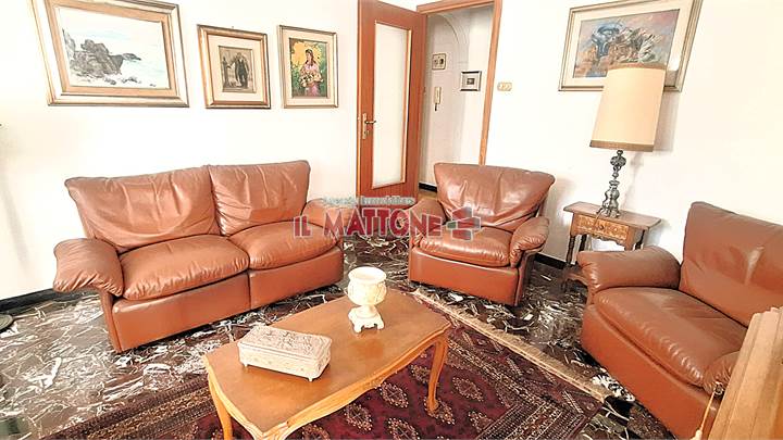 CAMPOMORONE Elegante appartamento con vista aperta