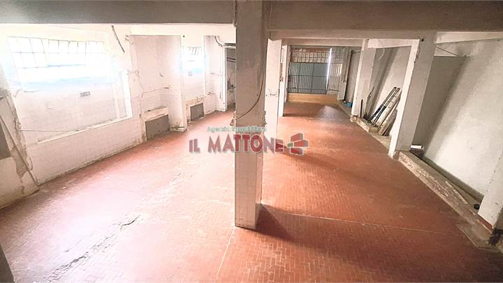 CERANESI - Складское помещение с подъездной дорогой и двором - 250 кв. м.