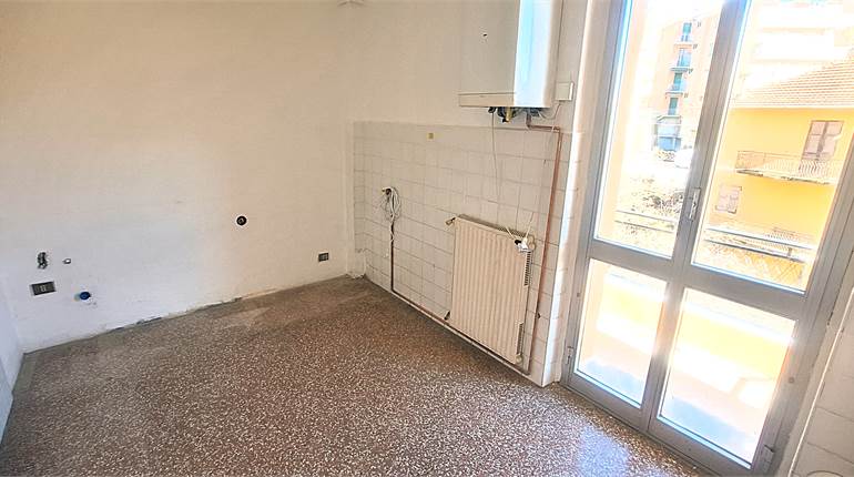 PONTEDECIMO, 5 AMPLIAS HABITACIONES CON BALCÓN Y B