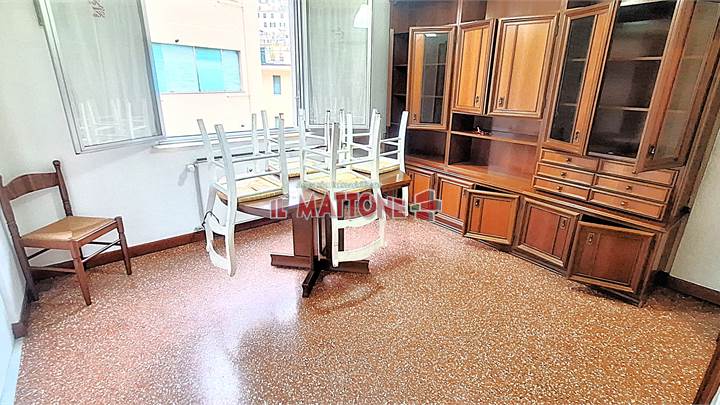 CERTOSA, 6 habitaciones y media con balcón, ascensor y bodega.