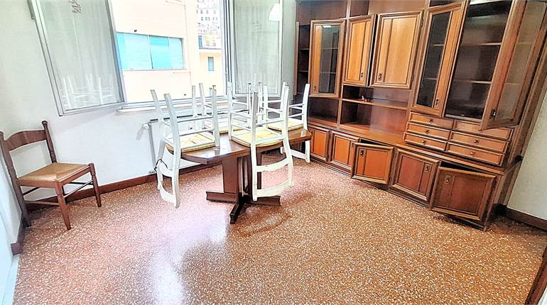 CERTOSA, vani 6 e1/2 con balcone, ascensore e cantina.