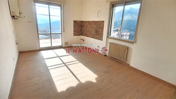 CAMPOMORONE, attico panoramico con grande terrazzo.