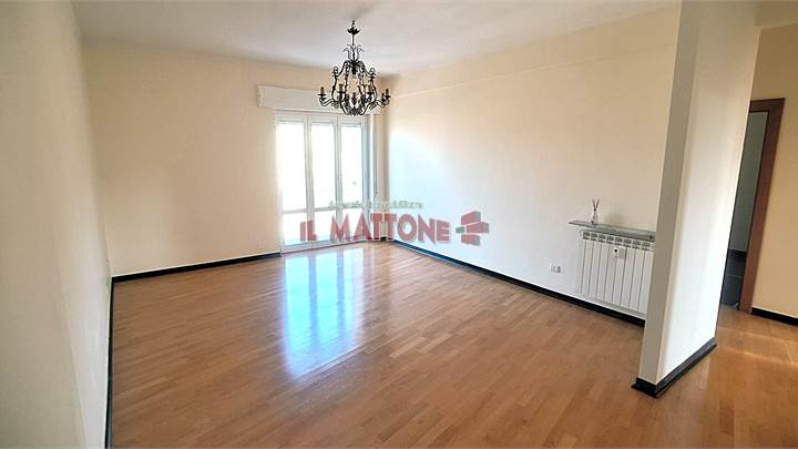 PRA' Luminoso 7 vani con balconi e vista aperta