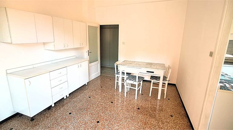 CAMPOMORONE, CENTRALE 4 VANI E 1/2 ARREDATI