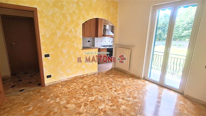 LANGASCO, VANI 5 e 1/2 CON GIARDINO E POSTI AUTO